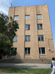 Административное здание, расположенное по адресу:  г. Сальск, ул. Ленина, 39 Административное здание, расположенное на земельном участке  по адресу: Ростовская область, г. Сальск, ул. Ленина, 39, в том числе: - Нежилое помещение, общей площадью 877,1 кв.м, кадастровый номер 61:57:0010526:18…