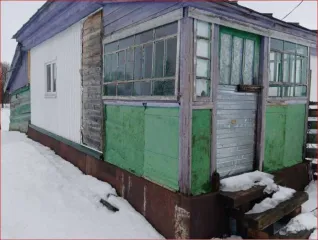 Жилой дом 65,2 кв.м и земельный участок 3780 кв.м в Саратовской области. Кадастровый номер дома: 64:30:150101:424. Кадастровый номер участка: 64:30:150101:60. Категория земель: земли населенных пунктов. Вид разрешенного использования: для ведения личного подсобного хозяйства.