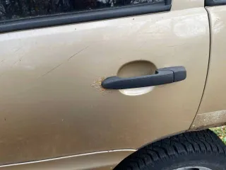 Шевроле Нива 2005 года выпуска, 80 л.с., пробег 140000 км, полный привод. VIN Х9L21230050093601, цвет бежевый металлик. Номер двигателя ВАЗ 2123 0104036, бензиновый, мощность 58,50 кВт (79,60 л.с.), объем 1690 см³. Номер кузова 0093601. Снаряженная масса 1400 кг, полная масса 1850 кг. Технически…