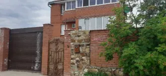 Жилой дом, общей площадью 250,5 кв. м., в том числе жилой площадью 117,4 кв.м., этажность: 2, подземная этажность:1, кадастровый номер: 61:43:0020103:587, расположенный по адресу: Ростовская область, Шолоховский р н, ст ца Вешенская, ул. Лесная, д. 51, с объектами вспомогательного назначения …