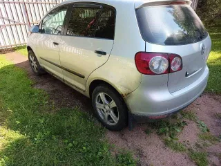 Volkswagen Golf Plus 2007 года, 102 л.с., пробег 250000 км. VIN: WVWZZZ1KZ7W594402, мощность 102 л.с. (75 кВт). Пробег уточнять при осмотре.