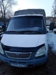 ГАЗ-3302 2003 года, цвет кузова снежно-белый. VIN: XTH33020031880306, категория ТС – В. Мощность двигателя 72.2 кВт, рабочий объем 2285 куб. см. Разрешенная максимальная масса 3500 кг, масса без нагрузки 1900 кг.