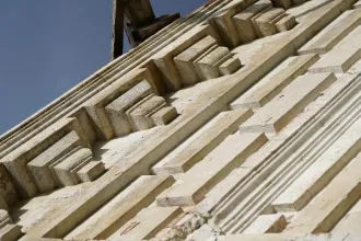 Магазин 232.9 кв.м, Нижегородская область, Пильнинский р-н, с. Курмыш, ул. Советская, д. 8. Назначение: нежилое. Площадь: 232.9 кв.м. Количество этажей: 1, подземных этажей: 0. Кадастровый номер: 52:46:0010004:2010. Здание является объектом культурного наследия регионального значения «Главный дом»…