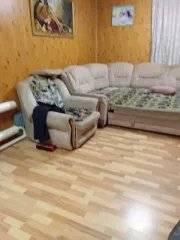 1/2 доли квартиры и 2 земельных участков, Удмуртия, Глазов. 1/2 доля квартиры и 1/2 доля земельного участка в Удмуртии, еще 1/2 доля квартиры и 1/2 доля земельного участка в Удмуртии, 1/2 доля в помещении, площадь 94,4 кв.м., назначение: жилое, вид жилого помещения: квартира, этаж: 1-2, адрес…
