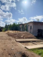 Нежилое здание 8514.3 кв. м, Новгородская область. Площадь 8514,3 кв. м, кадастровый номер 53:06:0010408:149. Местонахождение: Новгородская обл., Крестецкий р-н, рп. Крестцы, ул. Лесная. Основание для реализации - постановление о передаче арестованного имущества на торги от 10 октября 2025 г…