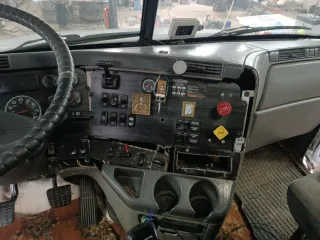 Freightliner CL120, 2002 и полуприцеп НАРКО, 1995 Продажа грузового автомобиля (сцепка) <p>Грузовой автомобиль FREIGHTLINER CL120 год выпуска 2002, мощность двигателя л\с 430 VIN 1FUJA6CG73LK74160 и Полуприцеп с бортовой платформой, цвет синий, НАРКО год выпуска 1995 г., VIN YF104ST3ASF013585…