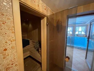 Дом и здание, 403,3 и 110,5 кв.м, участок 2 500 кв.м, Московская область. Дом 403,3 кв.м, здание 110,5 кв.м и земельный участок 2 500 кв.м в Московской обл. Здание, кадастровый номер: 50:16:0104002:2686, назначение объекта недвижимости: жилое, адрес: Российская Федерация, Московская область…