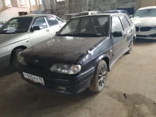 ВАЗ 21102 2001 года, госномер А227ВМ18, VIN XTA21102020388724, цвет светло-серебристый металлик, объем 1499 см³, мощность 71.4 л.с., седан. По периметру кузова сколы ЛКП, вмятины и царапины. Левый фонарь сломан. Ключи в наличии, документов нет. LADA Samara 2008 года, госномер Т165РУ18, VIN…