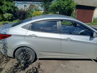 Hyundai Solaris, 2011. Автомобиль: марка и модель: Hyundai Solaris; год выпуска: 2011; VIN: Z94CU41DABR064997; цвет кузова: серебристый; объем двигателя: 1591; государственный регистрационной знак Н747АН46.