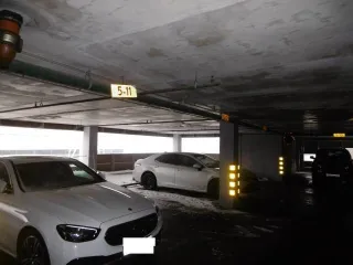 Парковочное место 17,1 кв.м, нежилое помещение 17,1 кв.м. Адрес: Московская область, Одинцовский район, рабочий поселок Заречье, улица Каштановая, дом 12, строение 1, помещение 5.011. Кадастровый номер: 50:20:0020202:4647.