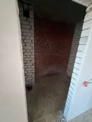 Двухкомнатная квартира с кадастровым № 09:04:0101180:643, общей площадью 96,0 кв.м. находящиеся на 9 этаже 10-этажного дома по адресу Карачаево-Черкесская республика, г. Черкесск, ул. Ворошилова, дом 42, кв. 47