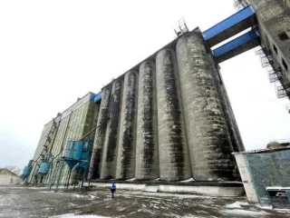 Здание клуба 1953 000000103 375,0
Здание конторы 1956 00000095 511,6
Пристройка к административному зданию 1998 00000093 59,8
Здание автовесовой на з/приеме 1969 00000040 612,1
Здание блок подсобных помещений 1967 00000037 467,4
Здание ж/д весов 1964 000000018 36,1