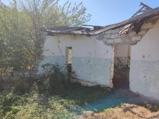 Нежилое здание 664,5 кв. м с земельным участком 2112 кв. м, Республика Крым, кадастровый номер 90:13:040501:1236, с расположенным под ним земельным участком площадью 2112 кв. м, кадастровый номер 90:13:040501:1237 (категория земель – земли населенных пунктов; вид разрешенного использования –…