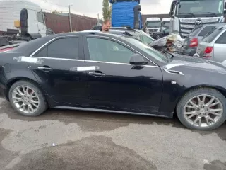 Легковой автомобиль Cadillac CTS GMX322, 2013 г.в., г/н У077ЕК761, VIN код в исполнительном документе и ответе ГИБДД XWFD95E31D0000083, VIN код на лобовом стекле 1GD95E33D0174032. На бампере с левой стороны скол, на лобовом стекле трещины, на зеркалах потертости, по корпусу имеются царапины…