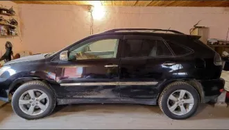 Lexus RX330 2003 года, черный. VIN: JTJHA31U140008792, ПТС: 14 ОТ 346653, госномер: К912НН28. Двигатель: бензиновый, модель 3MZ, номер 4010047, мощность 230 л.с. (169.2 кВт), объем 3311 см³. Экологический класс 3. Максимальная масса 2380 кг, снаряженная масса 1844 кг. Произведен в Японии.