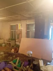 Здание нежилое (здание магазина), общей площадью 131,9 кв.м. и 
Земельный участок, общей площадью 210+/-10,0 кв.м, 
Адрес: Волгоградская область, х. Абрамов, ул. Кленовая, д. 1 
(Совместное имущество с бывшей супругой). 
Не является предметом залога