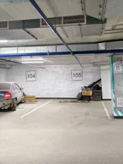 Машино-место, площадь 20.7 кв.м., адрес: Россия, Тюменская область, г Тюмень, улица Первооткрывателей, дом 4, машино-место № 105, кадастровый номер: 72:17:1312001:2873 Находится в совместной собственности.