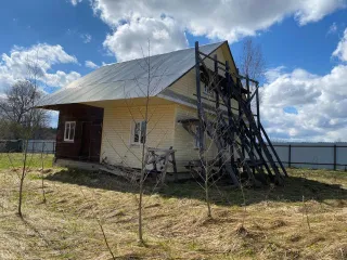 Земельный участок 1900 кв.м с домом 117.2 кв.м, Московская область, общая площадь 1900 кв.м, категория земель: земли населенных пунктов, вид разрешенного использования: для ведения личного подсобного хозяйства, кадастровый номер: 50:18:0050305:93. На участке расположен жилой дом общей площадью…