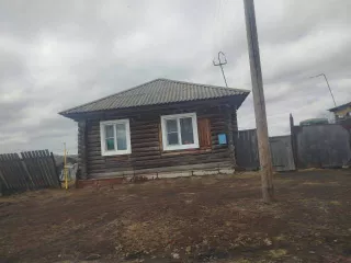1/3 доли в праве общей долевой собственности на жилой дом с кадастровым номером 54:20:022011:35, площадью 39,8 кв.м., расположенный по адресу: Новосибирская область, Ордынский район, с. Рогалево, ул. Советская, д. 49. Фактический размер доли составляет 13,27 кв.м.