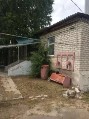 Земельный участок, площадью 1192 кв. м., кадастровый номер 34:27:160101:1783 с расположенными на нем объектами недвижимого имущества:  здание, общей площадью 215,6 кв.м.,  кадастровый номер: 34:27:160101:1993   и  здание, общей площадью 71,5 кв.м.,  кадастровый номер: 34:27:160101:3688 Лот № 2…
