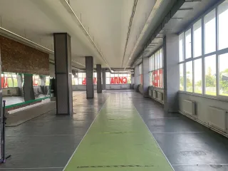 Нежилые помещения 5702.4 кв. м, гараж 2946 кв. м, земельный участок 5220 кв. м, Москва. Нежилые помещения (этаж 1, помещение VI - комната 1, помещение VIа - комната 1, помещение VII - комната 1, этаж 2, помещение IX комнаты 1-41, помещение VIII - комната 41, этаж 3, помещение XI - комнаты 1-42…