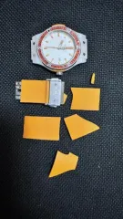Часы Hublot с оранжевым ремнем и белым керамическим корпусом 74-017422-6, вставка серебристого цвета с оранжевыми кристаллами (годные остатки).