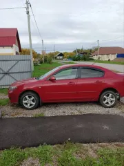 Mazda 3 2005 года, 105 л.с., пробег 570 047 км. Автомобиль после ДТП, оценивается как удовлетворительное, в исправном состоянии на ходу. Пороги и днище кузова не имеют глубокой коррозии. Двигатель работает без нареканий. Лобовое стекло менялось. Коробка передач механическая. Требуется замена…