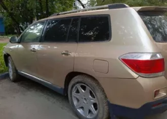 Автомобиль марки TOYOTA HIGHLANDER, 2013 года выпуска, бежевый. Двигатель: 2GR J736294, кузов: JTEES42A002217478, VIN: JTEES42A002217478. ПТС: 78 УТ400802. Находится в Москве на пр. Андропова, д. 33, корп. 2. Обременение: залог в пользу АО «Эксперт Банк», запрет на регистрационные действия…