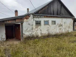 Нежилое здание общей площадью 146,3 кв.м. с кадастровым номером 59:20:0670101:188 и земельный участок общей площадью 929 кв.м. с кадастровым номером 59:20:2760103:334, на котором расположено здание, по адресу: Пермский край, Ильинский муниципальный округ, с. Каргино, ул. Центральная, д.1. Год ввода…
