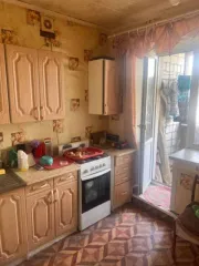 1/4 доли квартиры, 28,1 кв.м, г. Чернушка, Пермский край, кадастровый номер: 59:40:0011403:1052, адрес: Российская Федерация, край Пермский, городской округ Чернушинский, город Чернушка, переулок Банковский, дом 11, квартира 51
