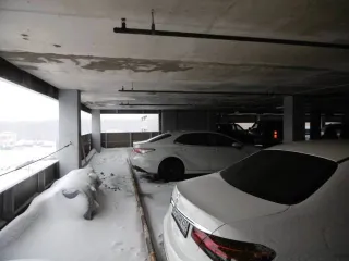 Парковочное место 17,1 кв.м, нежилое помещение 17,1 кв.м. Адрес: Московская область, Одинцовский район, рабочий поселок Заречье, улица Каштановая, дом 12, строение 1, помещение 5.011. Кадастровый номер: 50:20:0020202:4647.