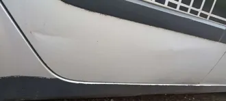 Renault Megan, 2005 - автотранспортное средство Рено Меган, 2005 г.в., VIN VF1LM1B0H33612300, номер кузова VF1LM1B0H33612300. Требуется замена тормозных дисков и колодок по кругу, имеется трещина на лобовом стекле, ремонт или замена капота, имеются сколы и царапины по всему кузову, пороги под…