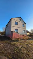 Жилой дом 321.8 кв.м, участок 506 кв.м, Ленинградская область, Кингисеппский район, Большелуцкое сельское поселение, деревня Новопятницкое. Земельный участок площадью 506 кв.м, категория земель - земли населенных пунктов, разрешенное использование - индивидуальное жилищное строительство. На участке…