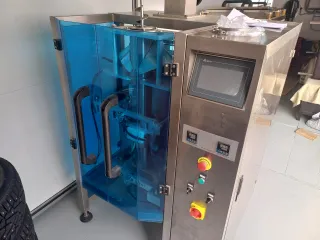 Фасовочный автомат со шнековым дозатором и бункером 50 л, мощностью 220В, 50 Гц, 2,2 Квт, с производительностью до 60 уп/мин, диапазон упаковки от 0,15 до 1,5 кг, вес станка без бункера 650 кг, с загрузочным бункером (400 л) с винтовой подачей. По результатам осмотра фасовочный аппарат неисправен…