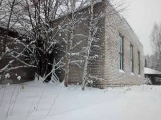 Нежилое здание под разбор 362,3 кв.м Нижегородская область Неиспользуемое нежилое отдельно стоящее здание (под разбор), общей площадью           362,3 кв.м., с кадастровым номером: 52:06:0040026:154, расположенное адресу: Нижегородская область, Варнавинский район, д. Зверниха, д. 19а 
Кадастровый…