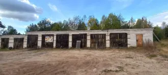 Земельный участок и здание гаража №4 в Ленинградской области, Подпорожский район, село Винницы, ул. Коммунальная. Земельный участок площадью 67 +/- 3 кв.м, кадастровый номер 47:05:0908002:19, категория земель ЗНП, разрешённое использование для гаражного строительства. Здание гаража №4 площадью 54.3…