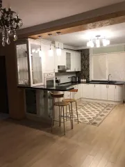 Апартаменты 93.8 кв.м Сочи. Адрес: г. Сочи, Адлерский район, ул. Ленина, 217а. Кадастровый номер: 23:49:0402008:1211. Апартаменты с продуманной планировкой в Жилом Комплексе «Орхидея Парк». 100 метров до моря. Выполнен качественный ремонт, установлена вся необходимая мебель и техника. Комплекс…