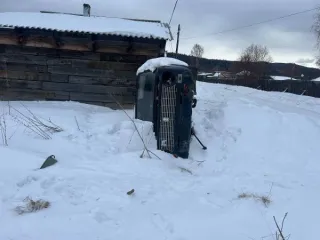 ВАЗ 21013 1982 года, черный, госномер К4114БУ, кузов 4982012, шасси 4026786, двигатель 2186661, VIN отсутствует. Не на ходу, отсутствуют кресла, руль, стекла, двигатель. ВАЗ 21061 1995 года, красный, госномер А407МУ03, VIN ХТА21060S3394874, двигатель 3675119. Не на ходу. Nissan Cube, госномер…