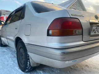 Toyota Corolla, 1997, VIN отсутствует. Характеристика: залог у "Ваш Инвестор". Хрустит наружный шрус с правой стороны. Сайлентблоки и подушки двигателя нужно менять. По корпусу автомобиля множественные следы коррозии и левая сторона в вмятинах.