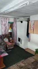 Жилое здание площадью 37.8 кв.м с кадастровым номером 42:34:0104010:18 расположено по адресу: Кемеровская область, Таштагольский район, город Таштагол, улица Геологическая, дом 25. Размер доли в праве 1/6. Земельный участок площадью 1028 +/- 11.22 кв.м с кадастровым номером 42:34:0104010:14…