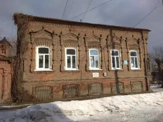 Встроенное нежилое помещение в виде первого этажа (помещения № 1,2,3,4,5,6,7) в жилом доме литер «АА1», назначение: нежилое, кадастровый номер: 45:26:070519:894 Объект культурного наследия (памятник истории и культуры города Шадринска).  Местоположение: Курганская область, город Шадринск, ул…