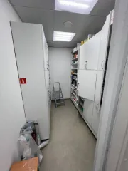 Нежилое помещение 78 кв.м. Встроенное помещение для размещения аптечного пункта, назначение: нежилое, площадь: 78 кв.м., этаж: 1, адрес: Пермский край, г. Березники, ул. Мира, д. 107, кадастровый номер: 59:03:0400077:6556. В ЕГРН имеются записи об арестах. Конкурсный управляющий ведет работу по…