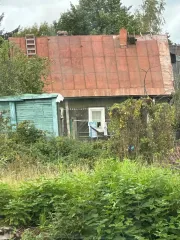 Земельный участок площадью 2074 +/- 16 кв.м. (доля в праве 1/2) с расположенным на нем жилым зданием, расположенное по адресу: г. Санкт-Петербург, посёлок Стрельна, Красносельское шоссе, дом 56, площадью 45.6 кв. м. (доля в праве 1/2). Земельный участок, кадастровый номер: 78:40:0019185:73…