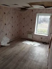 Доля дома 72.1 кв.м и участка 757 кв.м в Челябинской области. 1/7 доля дома и 1/7 доля земельного участка. Еще 1/7 доля дома и 1/7 доля земельного участка. Еще 1/7 доля на здание, площадь 72.1 кв.м, назначение: жилое, адрес: Россия, Челябинская обл., Увельский р-н, с. Красносельское, ул…