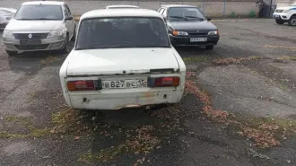 ВАЗ 2106, госномер В 827 ВС 15. Легковой автомобиль, год выпуска не установлен. Марка ВАЗ, модель ВАЗ 2106. VIN номер не установлен.