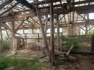 Нежилое здание площадью 1 277,60 кв. м по адресу: Нижегородская область, Тонкинский район, рабочий поселок Тонкино, улица Заречная, дом 24 "А"/1. Кадастровый номер здания: 52:04:0200016:493, земельного участка: 52:04:0200016:492.
