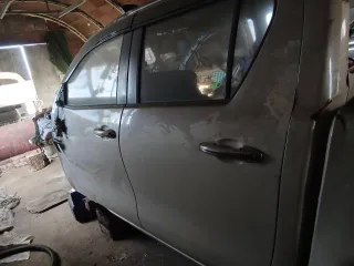 Toyota Hilux 2015 года, 150 лс, полный привод. Легковой автомобиль, модель Toyota Hilux, 2015 г.в., VIN MR0HB3CDX00402672, гос. номер М041ВВ28, техническое состояние: бывшее в эксплуатации ТС, на послегарантийном периоде эксплуатации, ТС не находу и требует ремонта, имеются следы коррозии кузова…