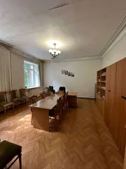 Здание нежилое (штаб-управление), кадастровый номер 73:24:010101:11802, количество этажей: 2, площадь 851 кв.м., адрес: г.Ульяновск, войсковая часть 34236 (хозяйственное ведение).