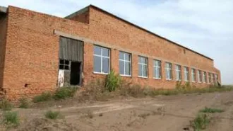 Зерносклад № 2, площадь 821,00 кв. м., год постройки 1982, кадастровый номер: 56:30:0601001:212, адрес: Оренбургская область, Сорочинский район, с. Михайловка Первая, ул. Школьная, дом 53.