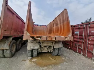 Грузовой-самосвал Shacman SX3316DT366 госномер Н766НК27, 2014 год выпуска, VIN LZGJRDT62EX025426. Неисправен, разукомплектован.